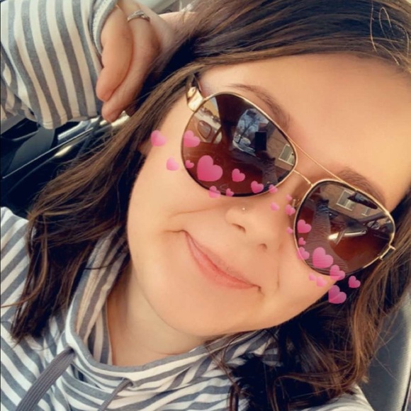 Meet your Posher, Katlyn - Picture 3 of 4